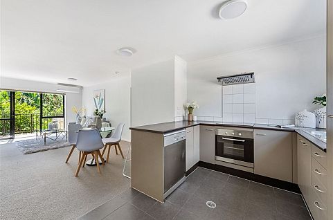 49/172 McLeod Rd